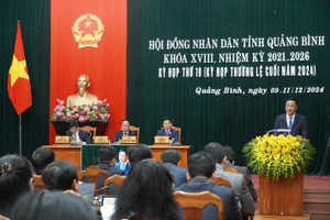 Ông Lê Ngọc Quang, Bí thư Tỉnh ủy Quảng Bình phát biểu tại kỳ họp. 