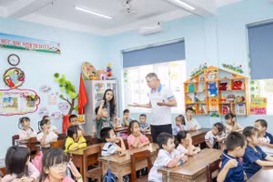 Các em học sinh tại Quảng Bình luôn hứng thú với những tiết học tiếng Anh tăng cường do giáo viên nước ngoài đứng lớp. 