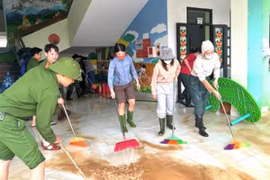 Một số trường học trên địa bàn Quảng Bình tiến hành dọn dẹp để sớm đưa học sinh trở lại trường.