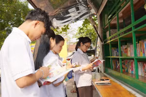 Ngày sách và văn hóa đọc Việt Nam tại Quảng Trị khơi dậy đam mê tri thức trong giới trẻ.