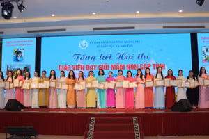 88 cá nhân được trao chứng nhận giáo viên dạy giỏi mầm non cấp tỉnh và giấy khen của Giám đốc Sở. 