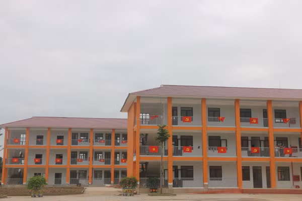 Trường PTNT Tiểu học và THCS Sam Mứn.
