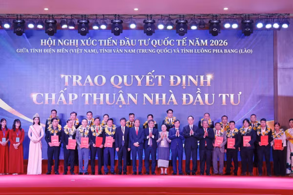 Tỉnh Điện Biên trao 20 Quyết định chấp thuận nhà đầu tư với tổng vốn đầu tư gần 7.500 tỷ đồng.
