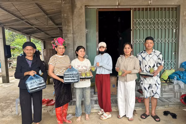 Tình người sau lũ ở Mường Than