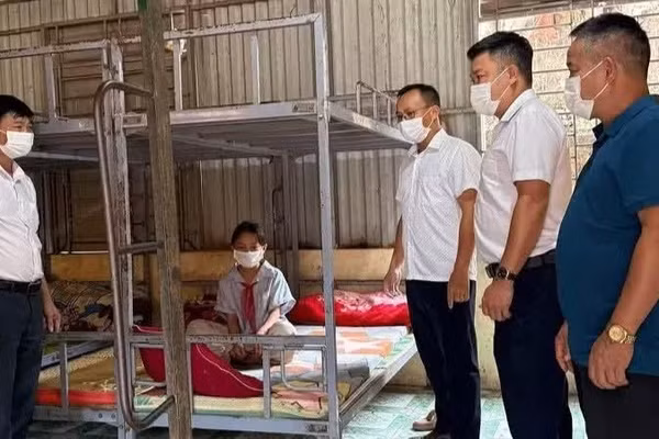 Ngành y tế và nhà trường đang phối hợp theo dõi sức khỏe, triển khai biện pháp phòng dịch.