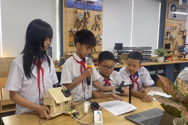 Giờ học STEM của học sinh Trường THCS số 1 Tân Uyên.