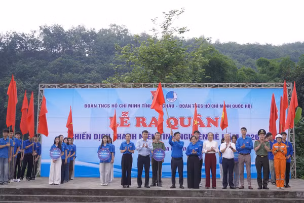 Lễ ra quân Chiến dịch Thanh niên tình nguyện hè được tổ chức tại xã Khổng Lào.