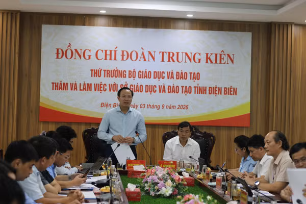 Quang cảnh buổi làm việc.
