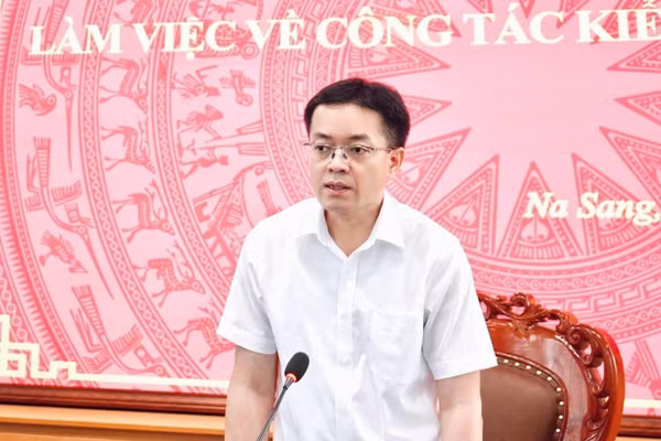 Ông Trịnh Hoàng Thắng, Bí thư Đảng ủy xã Na Sang được điều động giữ chức Chánh Văn phòng Tỉnh ủy Điện Biên.