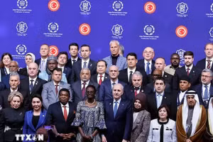 Chủ tịch Quốc hội Trần Thanh Mẫn với trưởng đoàn các nước chụp ảnh chung. Ảnh: Doãn Tấn/TTXVN