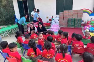 Cô Hoa thiện nguyện