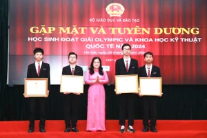 Gặp mặt - Tuyên dương học sinh đoạt giải Olympic và KHKT quốc tế năm 2024