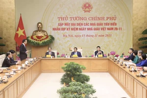 Thủ tướng Phạm Minh Chính gặp mặt 60 nhà giáo, cán bộ quản lý giáo dục tiêu biểu.