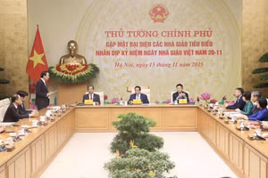 Thủ tướng Phạm Minh Chính gặp mặt 60 nhà giáo, cán bộ quản lý giáo dục tiêu biểu.