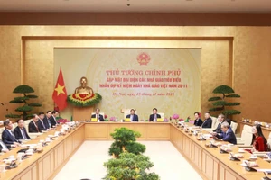 Thủ tướng Phạm Minh Chính gặp mặt 60 nhà giáo, cán bộ quản lý giáo dục tiêu biểu.