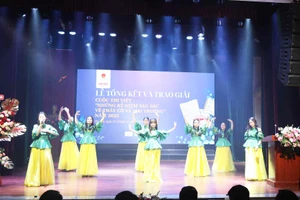 Trao giải cuộc thi 'Những kỷ niệm sâu sắc về thầy cô và mái trường' năm 2025