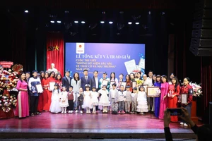 Trao giải cuộc thi 'Những kỷ niệm sâu sắc về thầy cô và mái trường' năm 2025