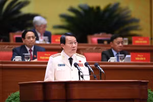 Đại tướng Lương Tam Quang, Ủy viên Bộ Chính trị, Bí thư Đảng ủy Công an Trung ương, Bộ trưởng Bộ Công an trình bày tham luận tại Đại hội.