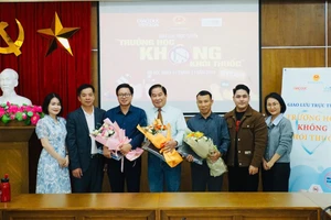 Giao lưu trực tuyến: Trường học không khói thuốc