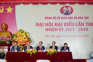 Đoàn Chủ tịch Đại hội.
