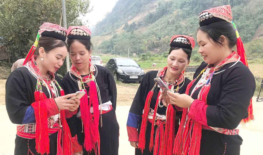 Khoảng cách thông tin được rút ngắn giúp người dân vươn lên thoát nghèo.