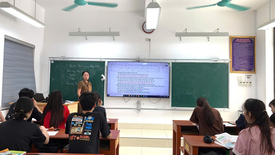 Tiết ôn luyện của cô và trò Trường THPT thị xã Nghĩa Lộ. 1000038001.jpg