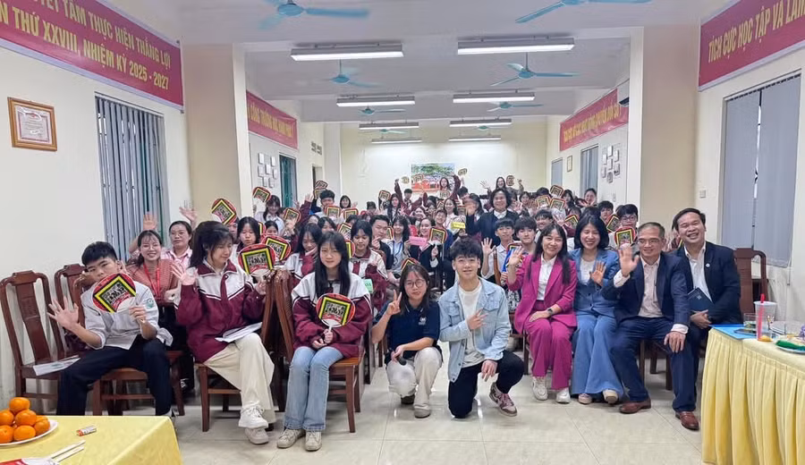 Đồng hành cùng GenZ trường THPT Nguyễn Huệ (TP Yên Bái) định vị bản thân.