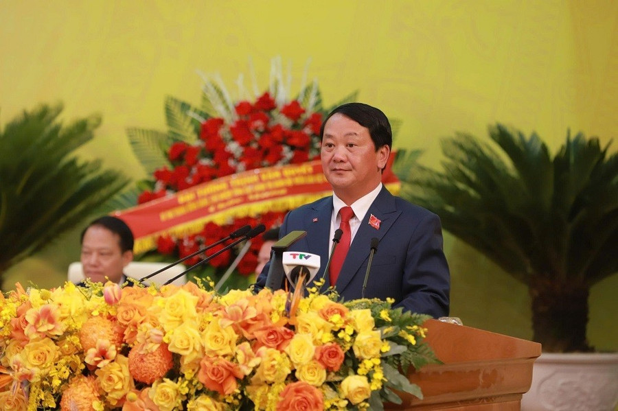 Ông Hầu A Lềnh, Bí thư tỉnh Tuyên Quang phát biểu khai mạc Đại hội. 2dhtq.jpg