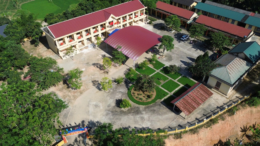 Toàn cảnh trường Tiểu học Bạch Xa trước ngày khai giảng. 1000041044.jpg