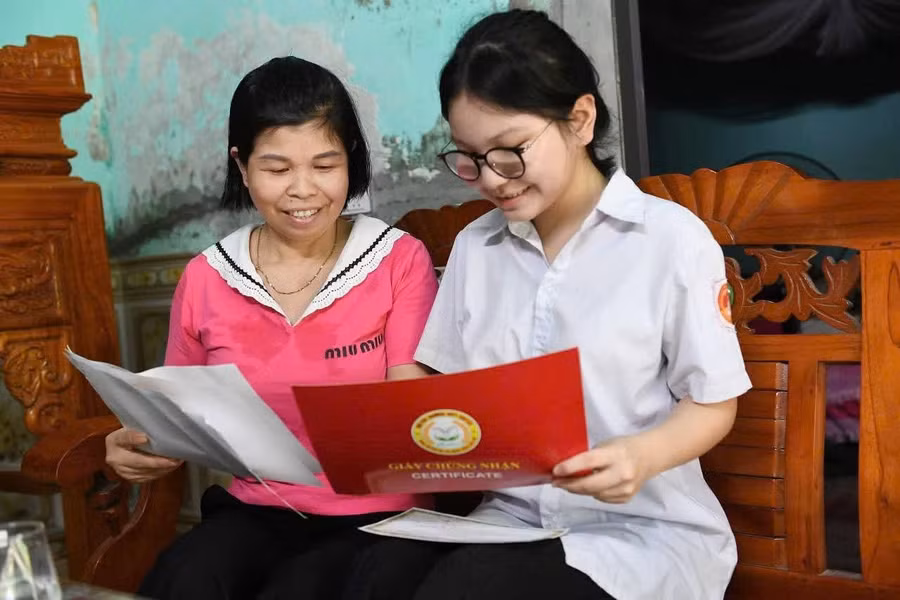 Nguyễn Thị Thảo Vân luôn nỗ lực trong học tập dù hoàn cảnh khó khăn.