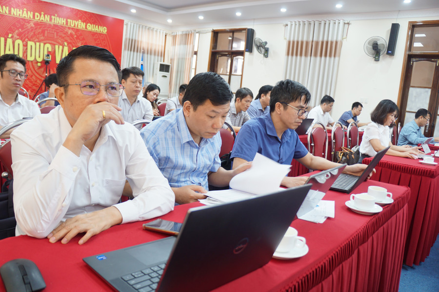 Các đại biểu tham gia điểm cầu trực tiếp tại Sở GD&ĐT Tuyên Quang. dsc06712.jpg