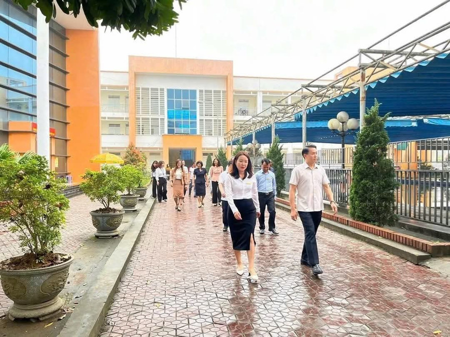 Lãnh đạo Sở GD&ĐT tỉnh Yên Bái thăm và làm việc tại trường THPT Chuyên Nguyễn Tất Thành (Yên Bái).