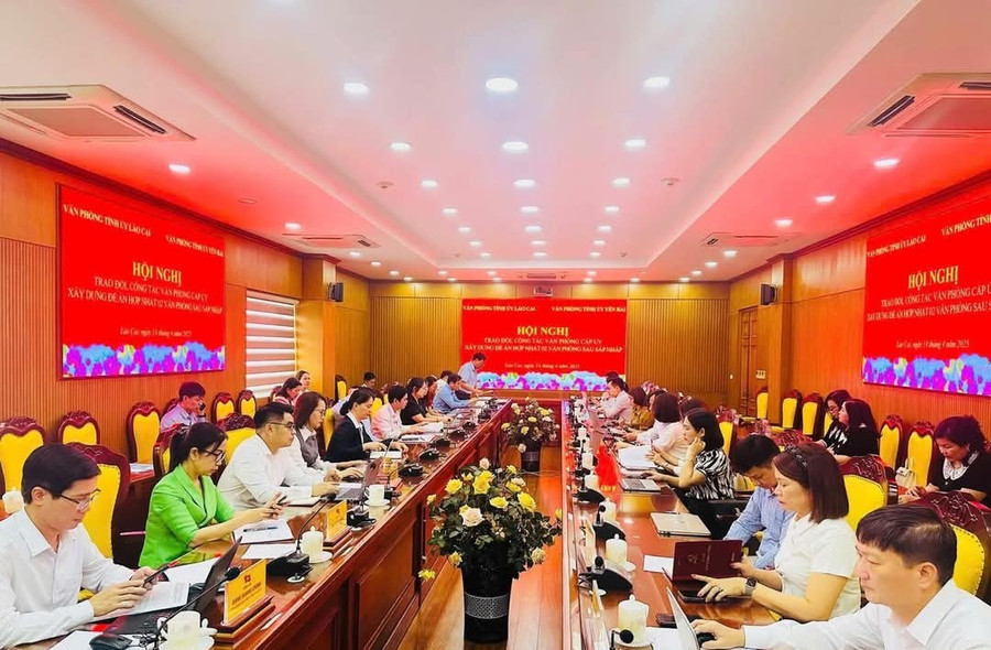 2 Văn phòng Tỉnh ủy Yên Bái và Lào Cai họp bàn phương án hợp nhất.