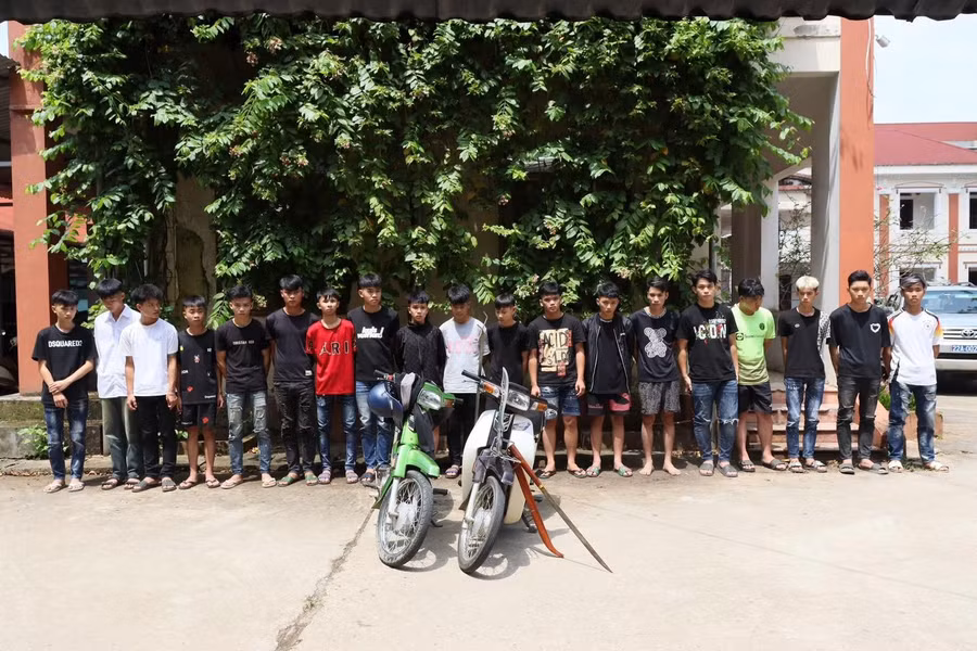 Nhóm quái xế bị Công an triệu tập. (Ảnh: CA tỉnh Tuyên Quang)