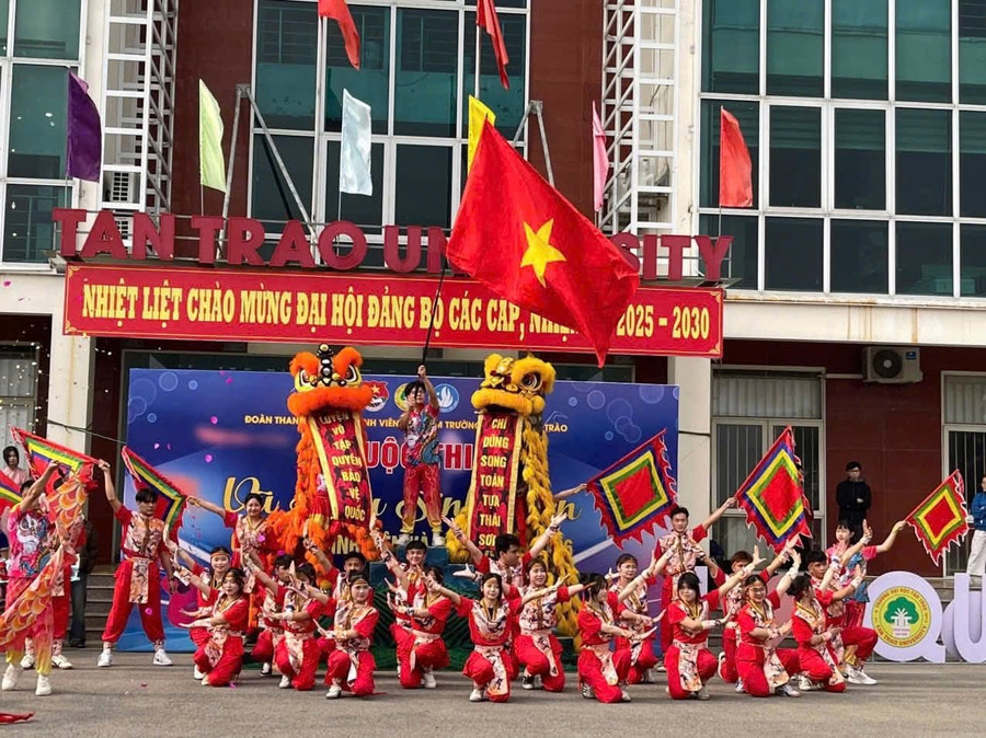 Không khí tuổi trẻ của sinh viên Tuyên Quang hướng về Đại hội XIV của Đảng.