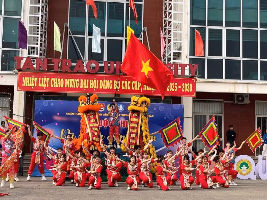 Không khí tuổi trẻ của sinh viên Tuyên Quang hướng về Đại hội XIV của Đảng.