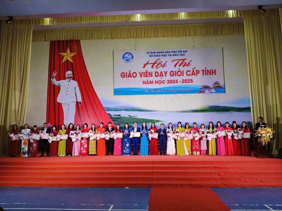 351 thầy cô Yên Bái đạt danh hiệu 'Giáo viên dạy giỏi'