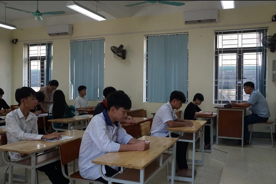 Thí sinh Yên Bái hoàn thành các bài thi vào lớp 10 hệ không chuyên.