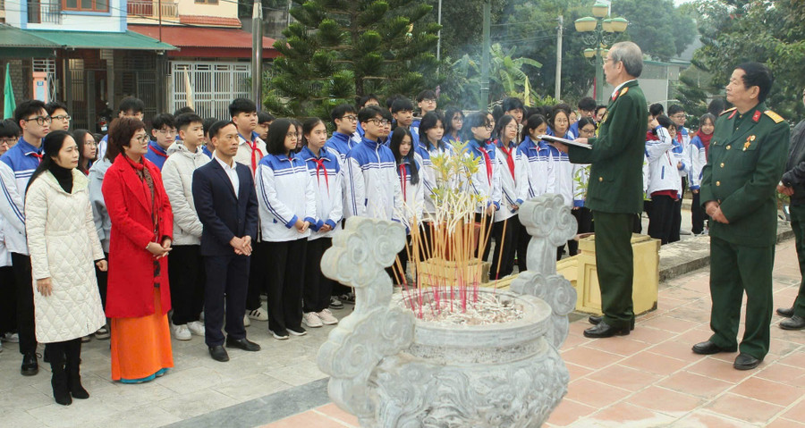 Nhà trường chú trọng giáo dục truyền thống cho học sinh. 04.png