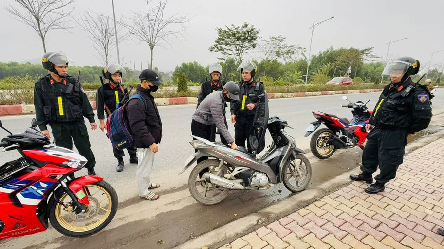 Lực lượng CSCĐ tuần tra, kiểm soát đảm bảo trật tự an toàn cho người dân. (Ảnh: CATQ)