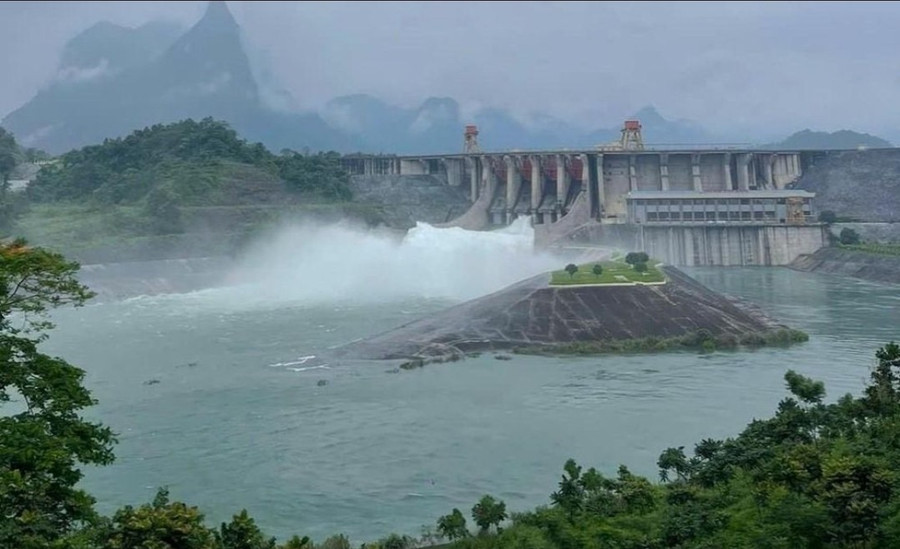 Hồ thủy điện Tuyên Quang đóng 2 cửa xả đáy vào 20h ngày 4/7 và 9h ngày 5/7.
