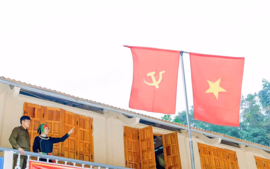 Người dân tin tưởng hướng về thành công của Đại hội Đảng XIV. (Ảnh: Vũ Mừng)