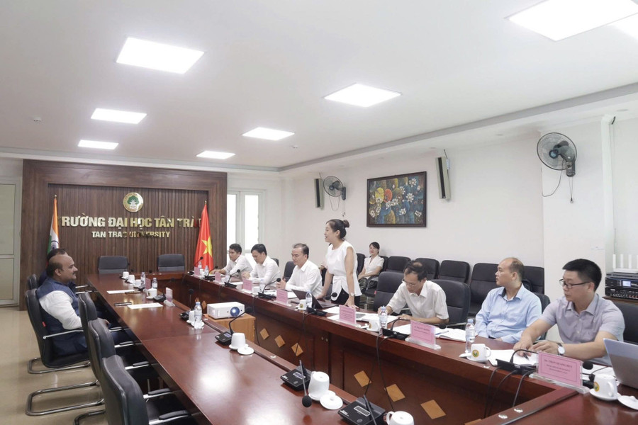 Viện giáo dục QIS Ấn Độ làm việc tại Trường Đại học Tân Trào. 1000041302.jpg