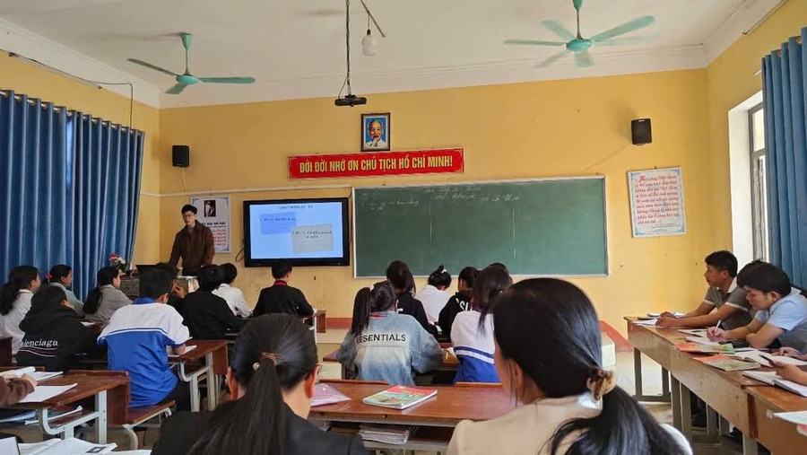 Các nhà trường tại Yên Bái đầy đủ các thiết bị cần thiết về công nghệ. 1000032924.jpg