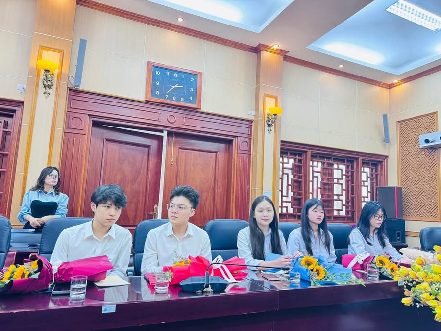 Các em học sinh Yên Bái có dự án đạt giải tại Cuộc thi nghiên cứu Khoa học kỹ thuật cấp quốc gia năm học 2025.