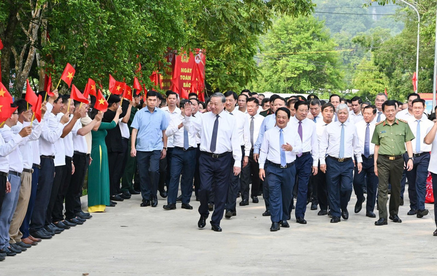 Tổng Bí thư Tô Lâm và Đoàn công tác tới dự Ngày hội toàn dân bảo vệ an ninh Tổ quốc tại Tuyên Quang.