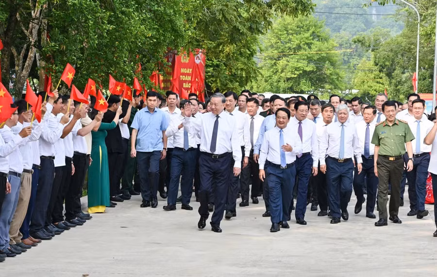 Tổng Bí thư Tô Lâm và Đoàn công tác tới dự Ngày hội toàn dân bảo vệ an ninh Tổ quốc tại Tuyên Quang.