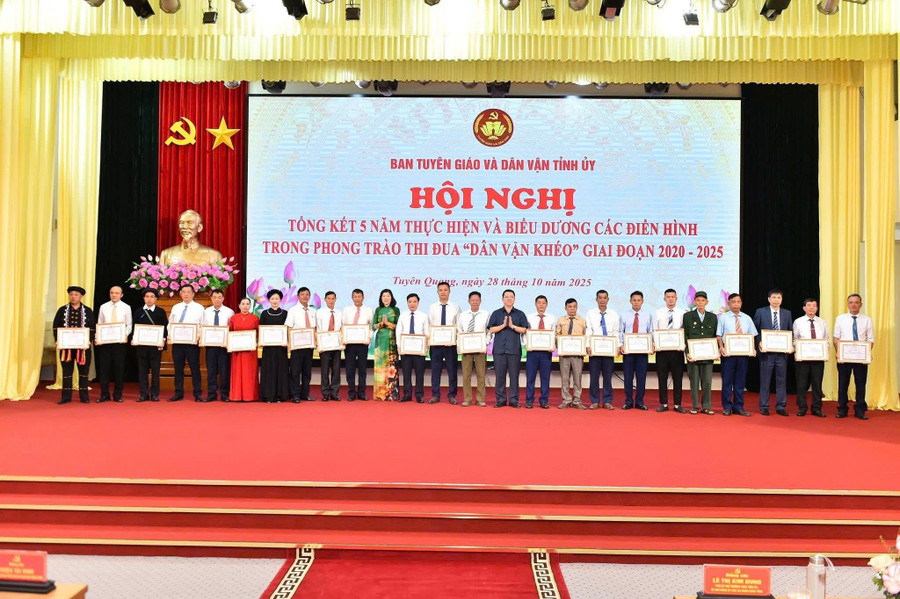 Nhà trường luôn nằm trong vị trí tốp đầu về chất lượng giáo dục tại tỉnh Tuyên Quang. 1000043456.jpg