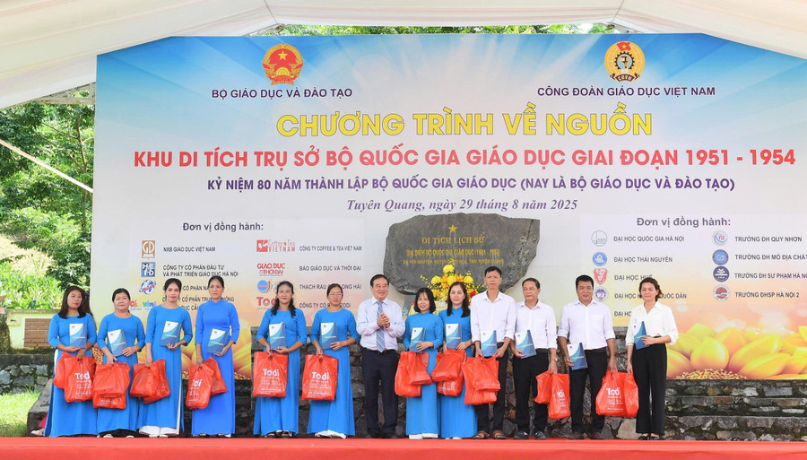 Một số hoạt động tại sự kiện. 7vn.jpg