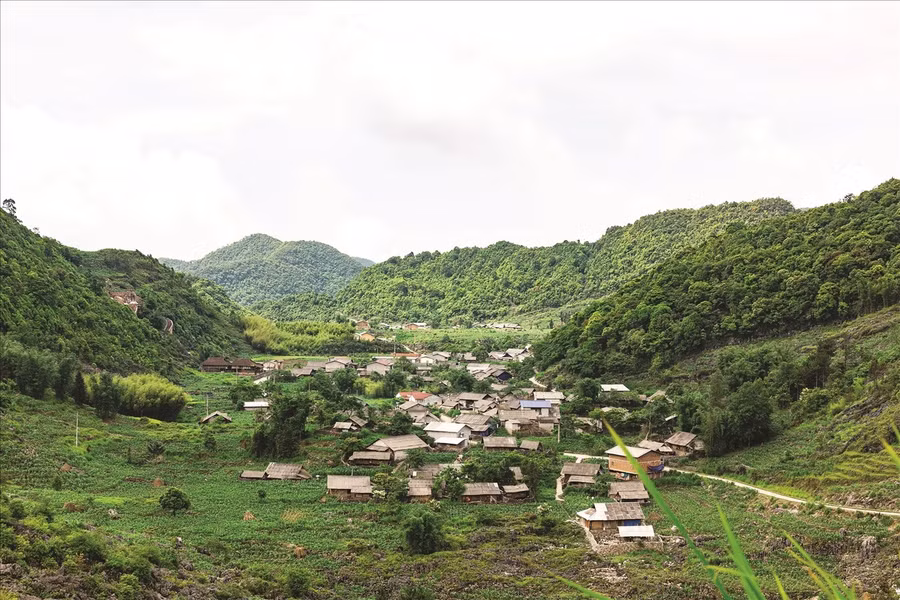 Từ sự quan tâm của Đảng và Nhà nước, cơ sở hạ tầng của khu vực nông thôn thuộc tỉnh Tuyên Quang ngày một khang trang, phát triển. (Ảnh: Vũ Mừng)